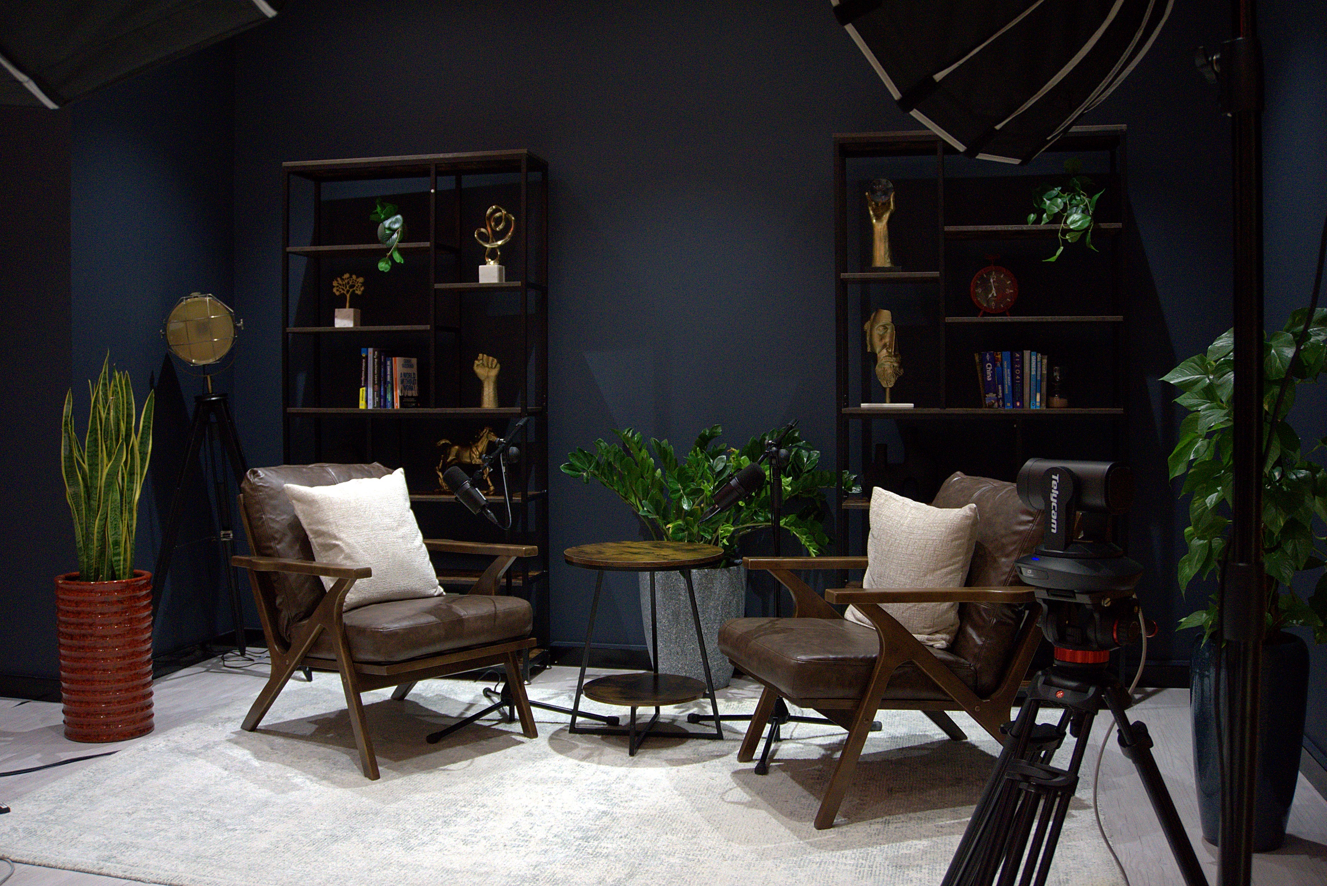 seed:pod24-studio-sets:pod24-set-dark.jpg