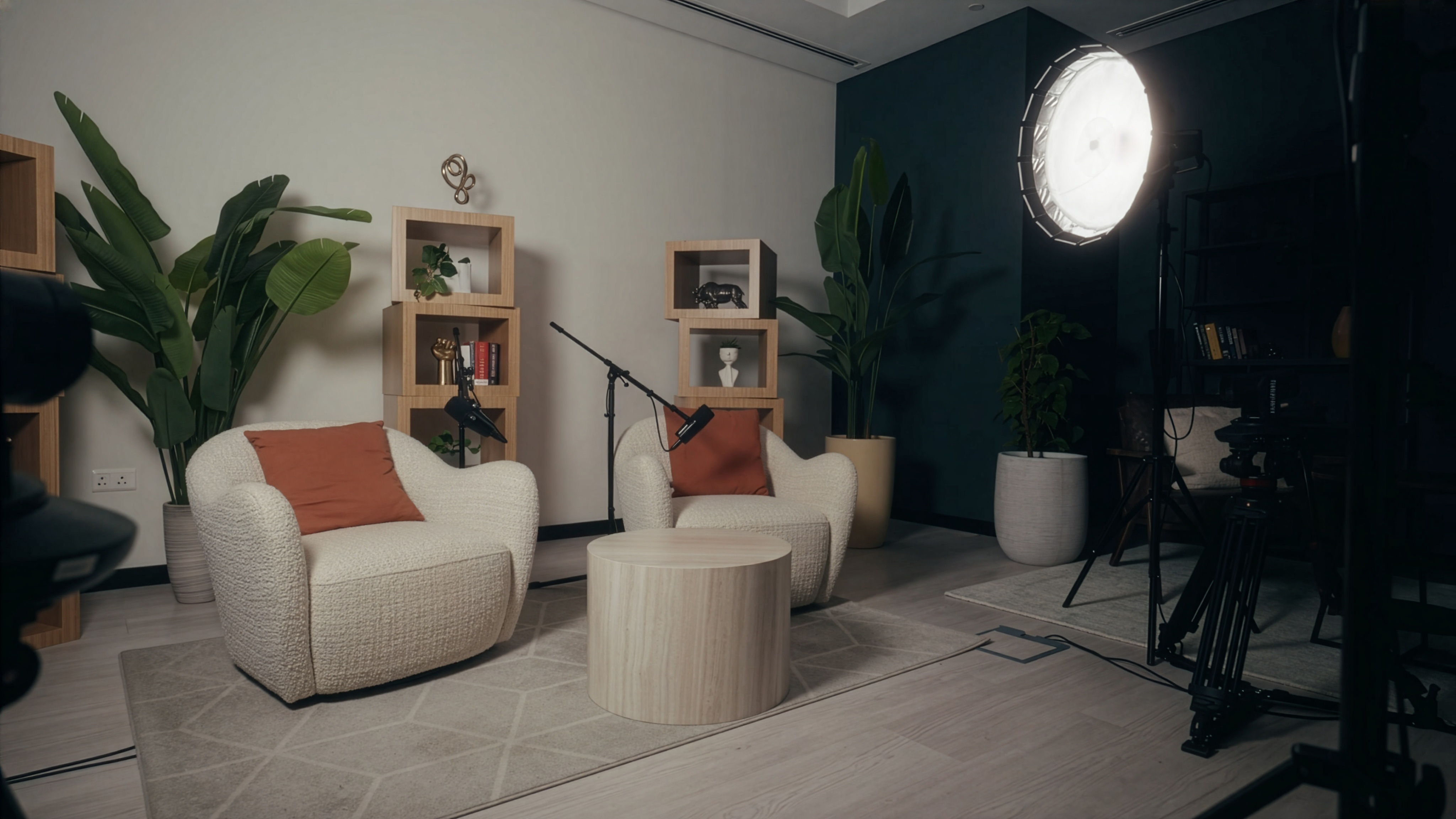 seed:pod24-studio-sets:pod24-set-white.jpg